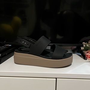 Crocs Brooklyn Wedge Size 9